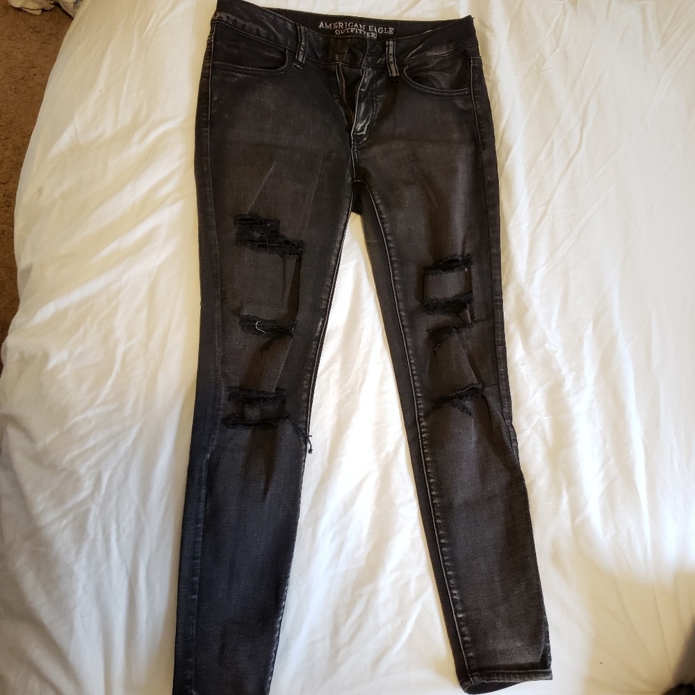 AE distressed black jegging- size 4 short